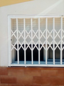 Colocar rejas extensibles en Guardamar del Segura