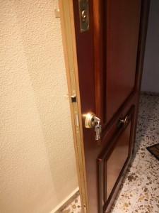 Cambiamos cerraduras , bombines y cerrojos en Arneva
